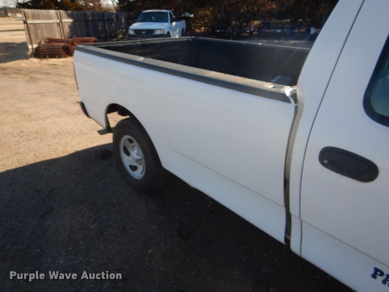 image for item FG9966 2002 Ford F150 XL pickup truck