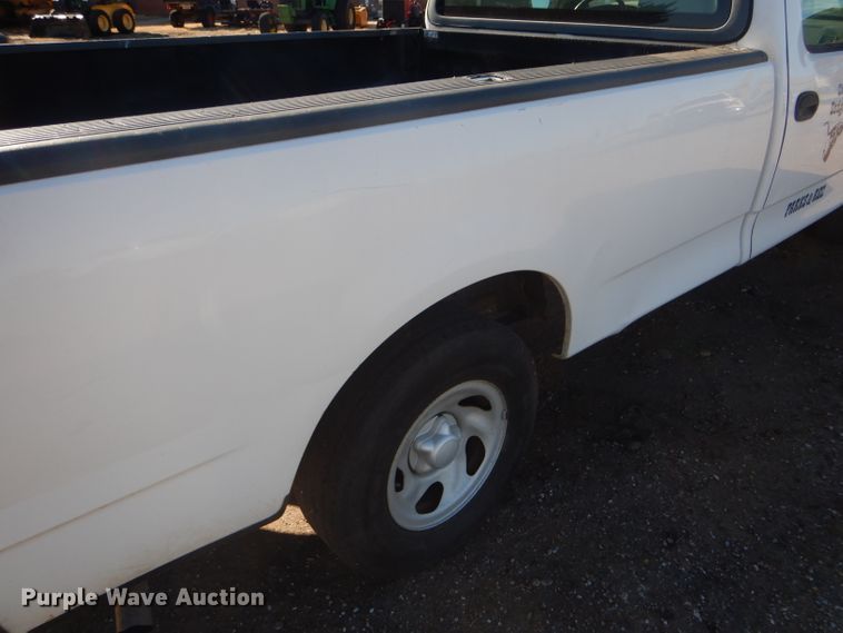 image for item FG9966 2002 Ford F150 XL pickup truck