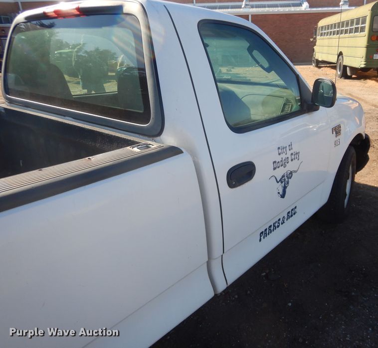 image for item FG9966 2002 Ford F150 XL pickup truck