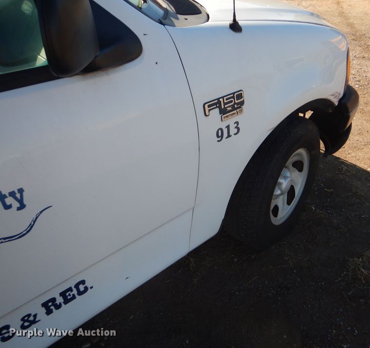 image for item FG9966 2002 Ford F150 XL pickup truck