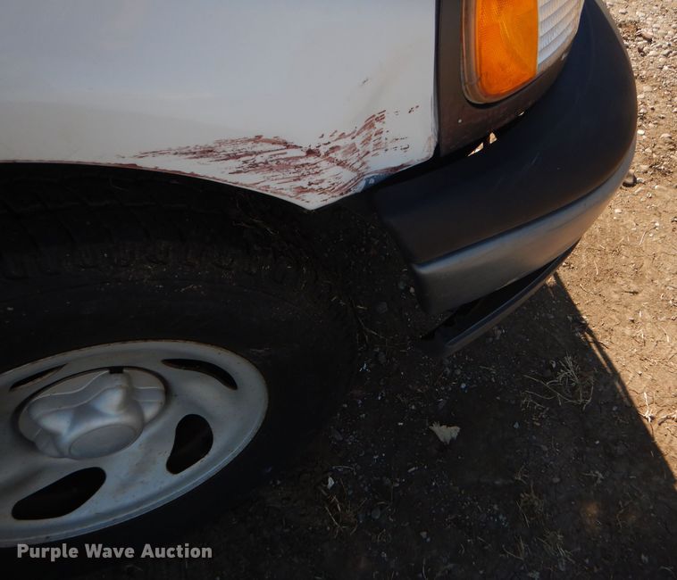 image for item FG9966 2002 Ford F150 XL pickup truck