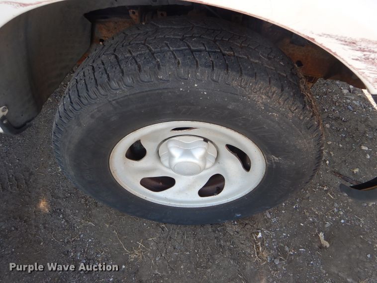 image for item FG9966 2002 Ford F150 XL pickup truck