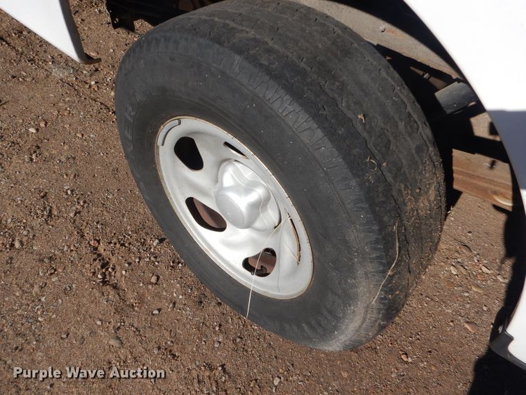 image for item FG9966 2002 Ford F150 XL pickup truck