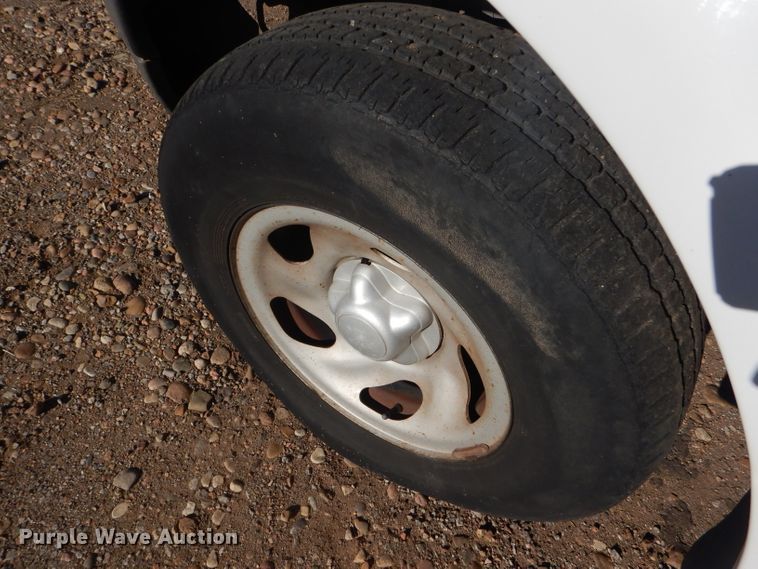 image for item FG9966 2002 Ford F150 XL pickup truck