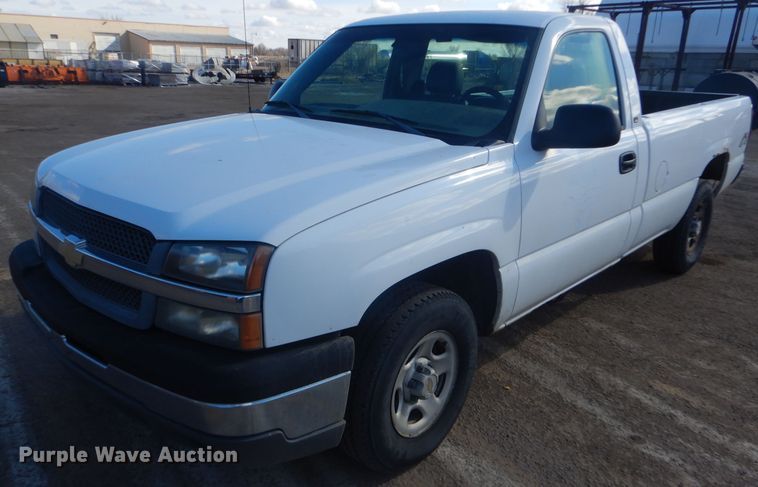 image for item FG9984 2004 Chevrolet Silverado 1500 pickup truck