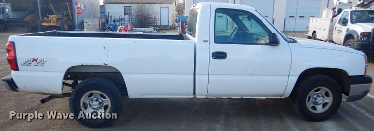 image for item FG9984 2004 Chevrolet Silverado 1500 pickup truck
