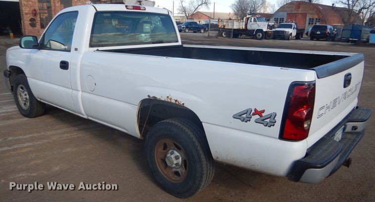 image for item FG9984 2004 Chevrolet Silverado 1500 pickup truck