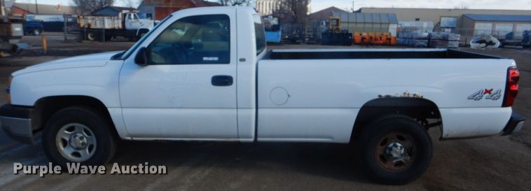 image for item FG9984 2004 Chevrolet Silverado 1500 pickup truck