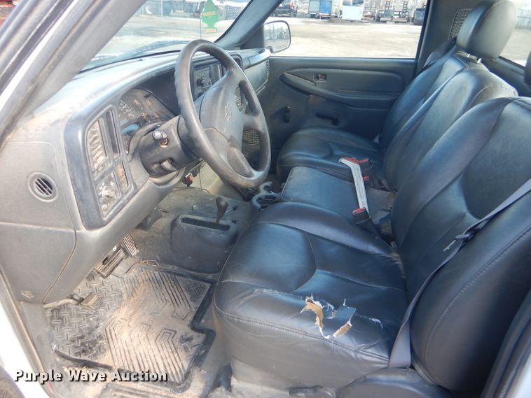 image for item FG9984 2004 Chevrolet Silverado 1500 pickup truck