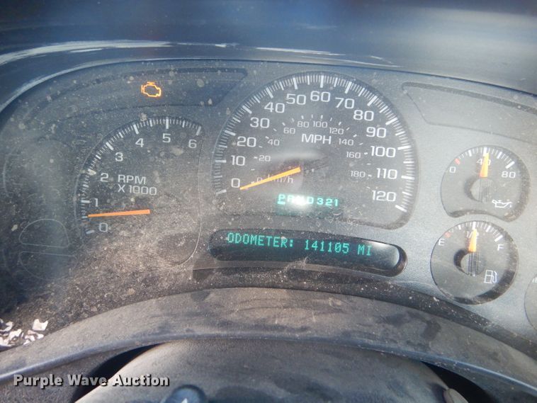 image for item FG9984 2004 Chevrolet Silverado 1500 pickup truck