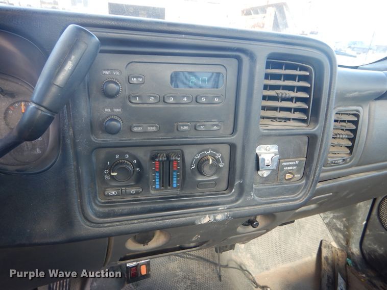 image for item FG9984 2004 Chevrolet Silverado 1500 pickup truck