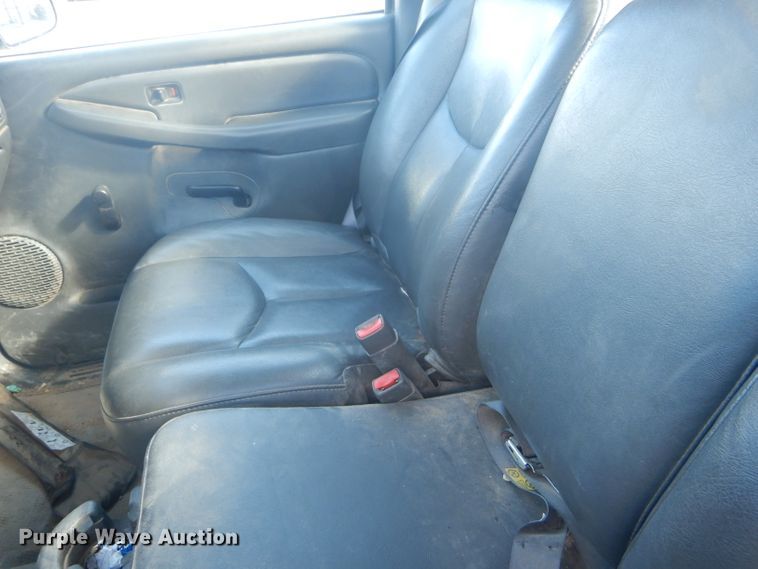 image for item FG9984 2004 Chevrolet Silverado 1500 pickup truck