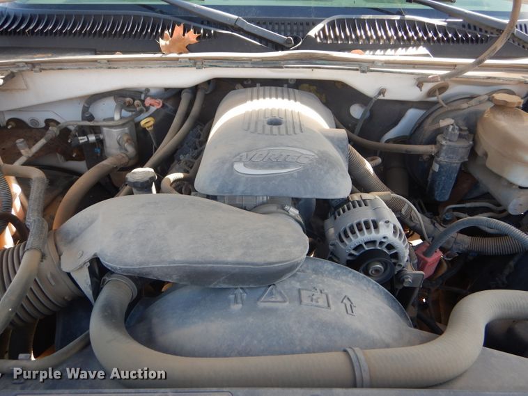 image for item FG9984 2004 Chevrolet Silverado 1500 pickup truck