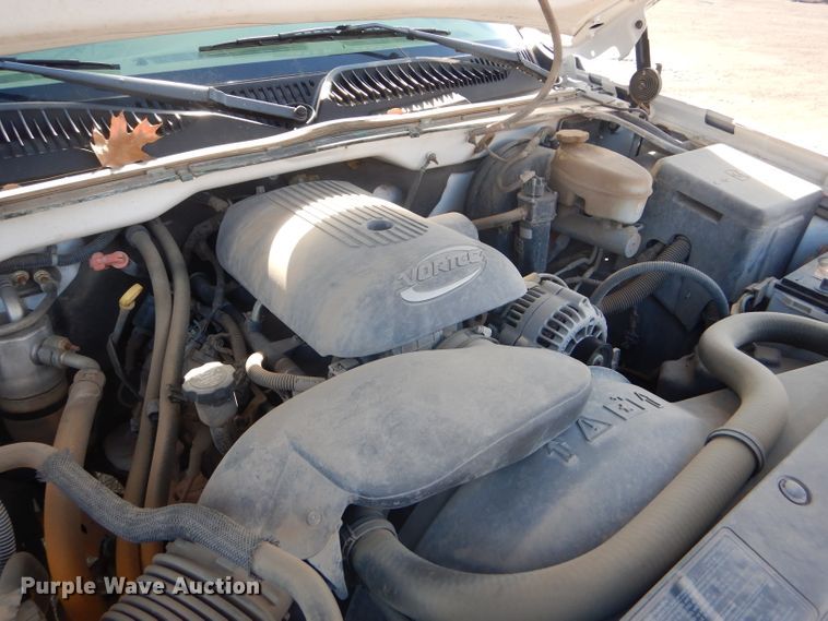 image for item FG9984 2004 Chevrolet Silverado 1500 pickup truck