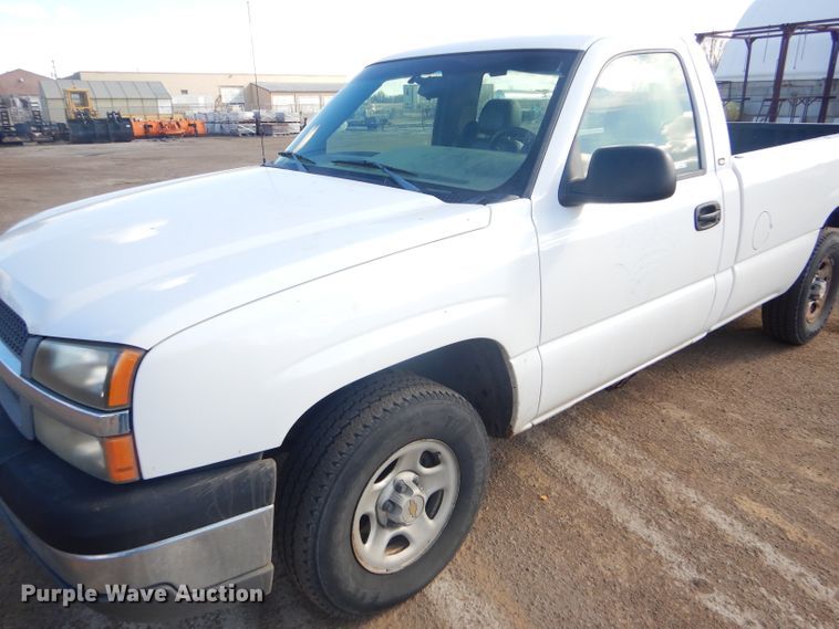 image for item FG9984 2004 Chevrolet Silverado 1500 pickup truck