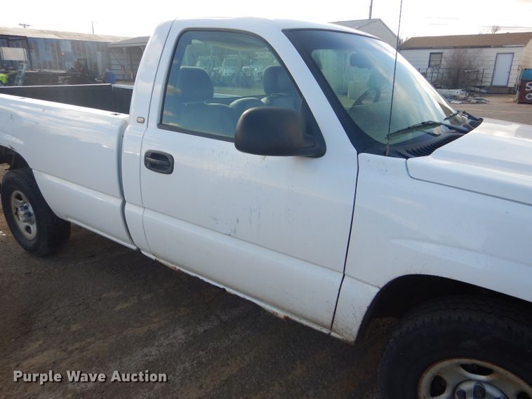 image for item FG9984 2004 Chevrolet Silverado 1500 pickup truck