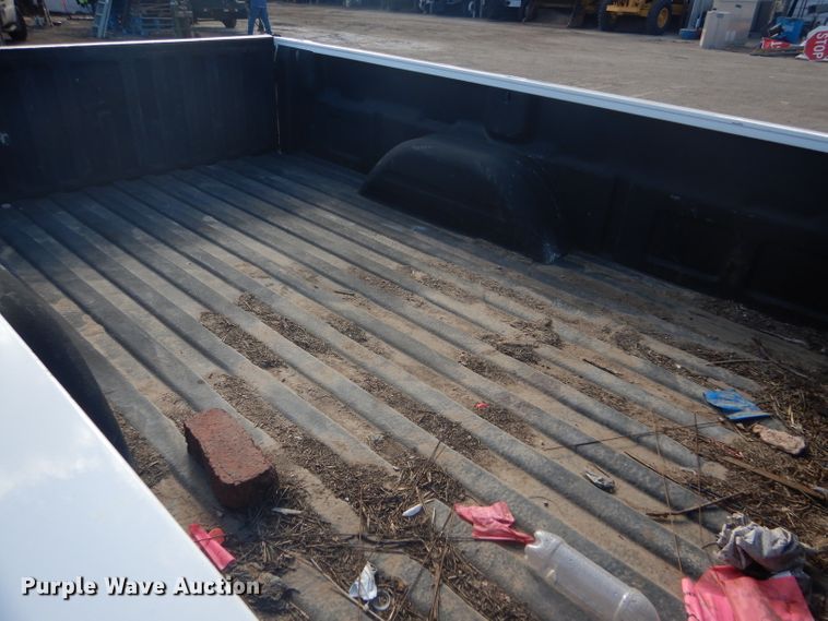 image for item FG9984 2004 Chevrolet Silverado 1500 pickup truck