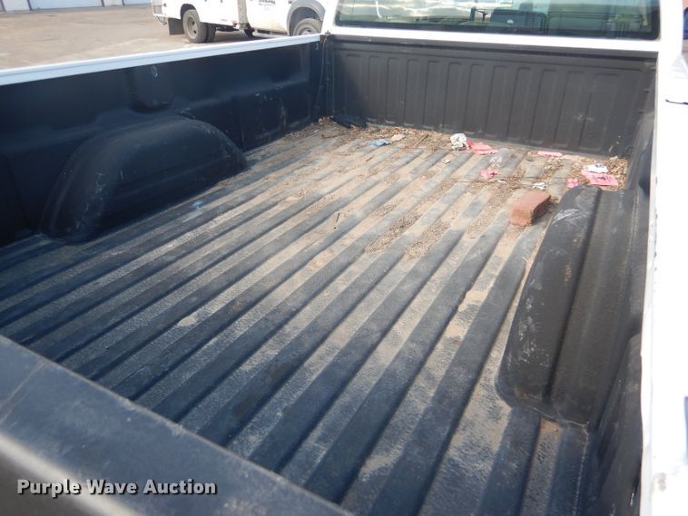 image for item FG9984 2004 Chevrolet Silverado 1500 pickup truck