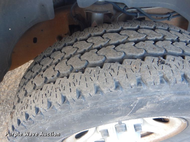 image for item FG9984 2004 Chevrolet Silverado 1500 pickup truck