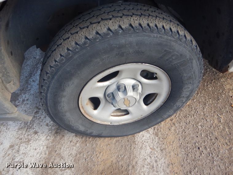 image for item FG9984 2004 Chevrolet Silverado 1500 pickup truck