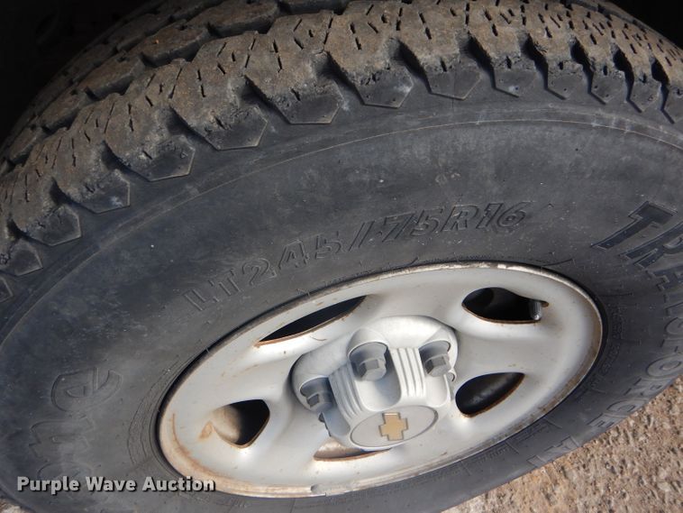 image for item FG9984 2004 Chevrolet Silverado 1500 pickup truck