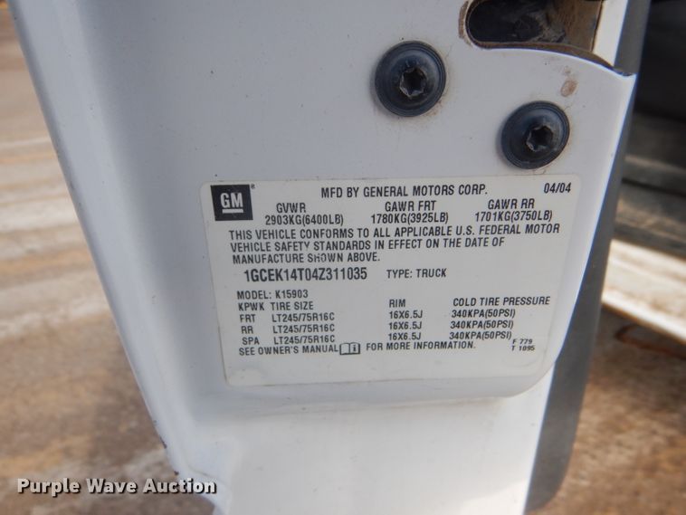 image for item FG9984 2004 Chevrolet Silverado 1500 pickup truck