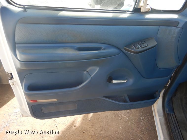 image for item FG9985 1996 Ford F150 XLT pickup truck