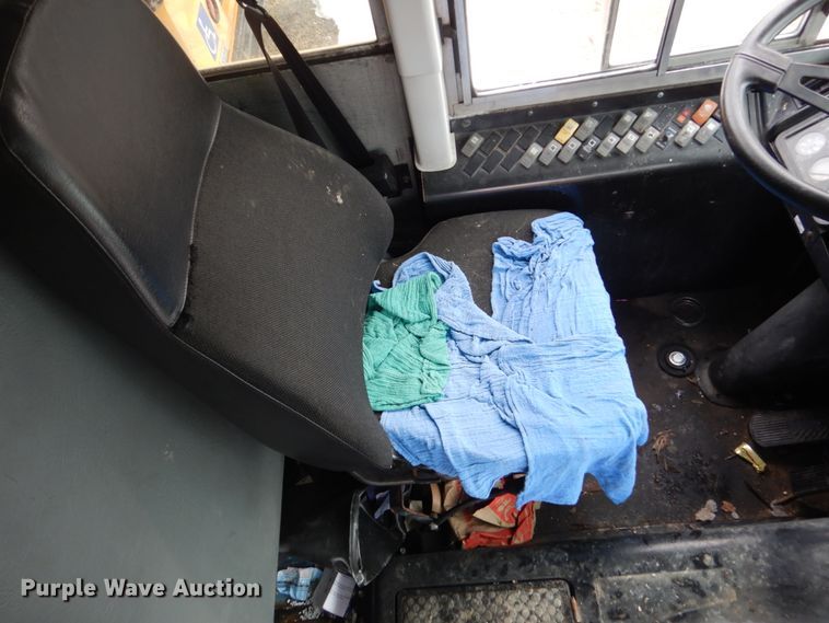 image for item FU9151 2005 Thomas Built MD3060 school bus