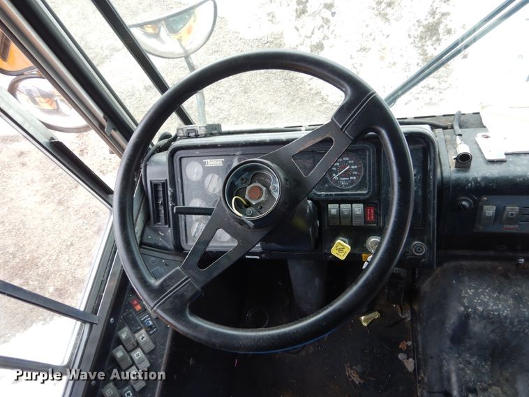 image for item FU9151 2005 Thomas Built MD3060 school bus