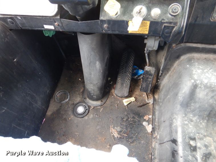 image for item FU9151 2005 Thomas Built MD3060 school bus