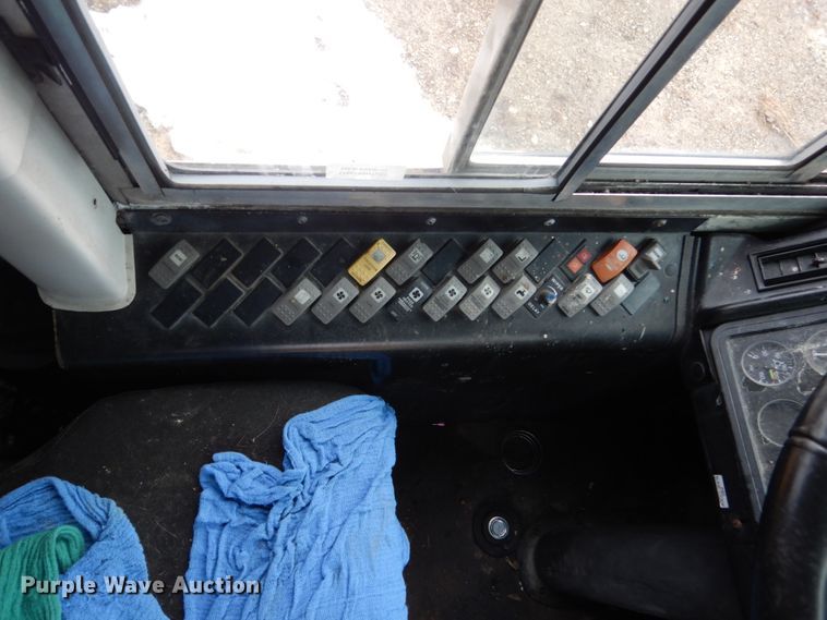 image for item FU9151 2005 Thomas Built MD3060 school bus