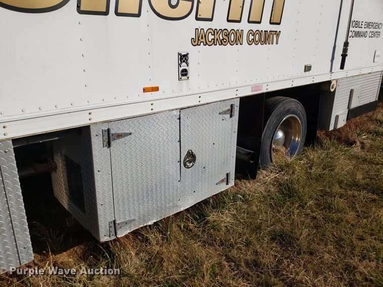 image for item GA9338 1998 Chevrolet C6500 command center truck