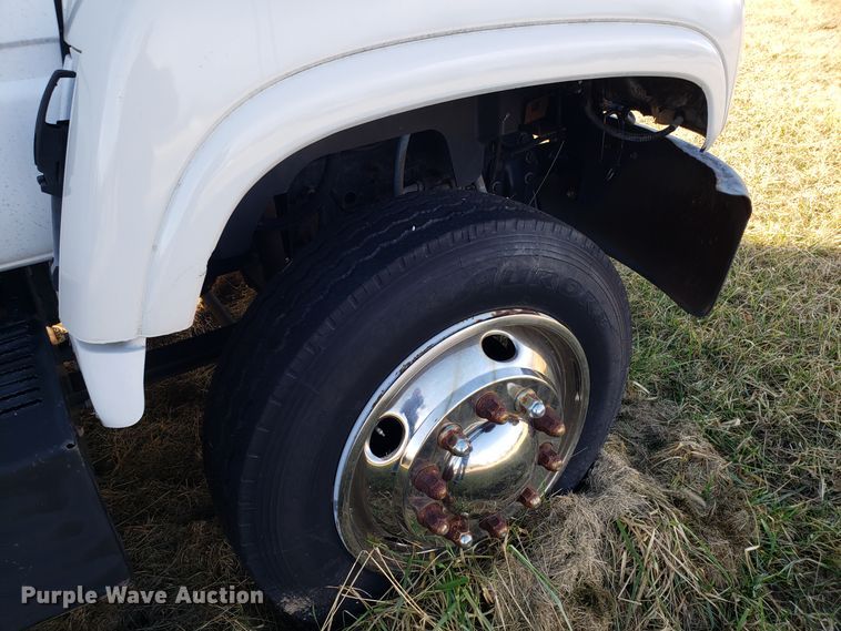 image for item GA9338 1998 Chevrolet C6500 command center truck