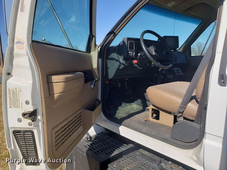 image for item GA9338 1998 Chevrolet C6500 command center truck