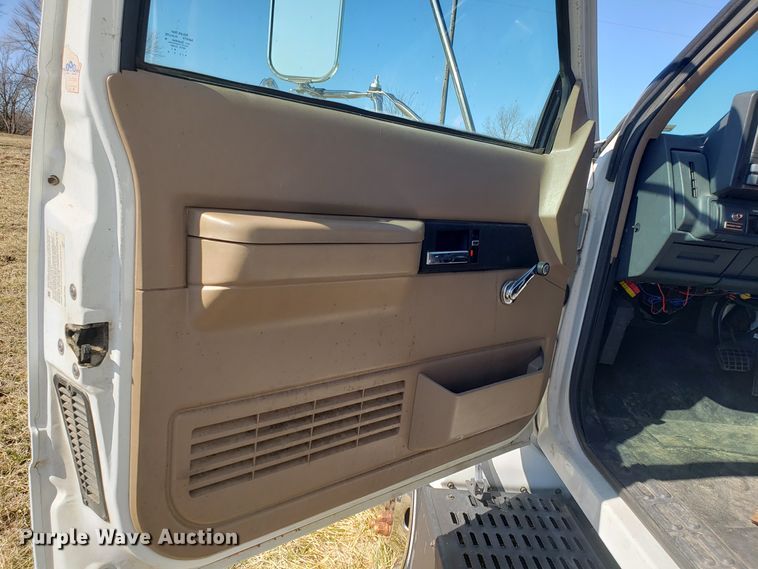 image for item GA9338 1998 Chevrolet C6500 command center truck