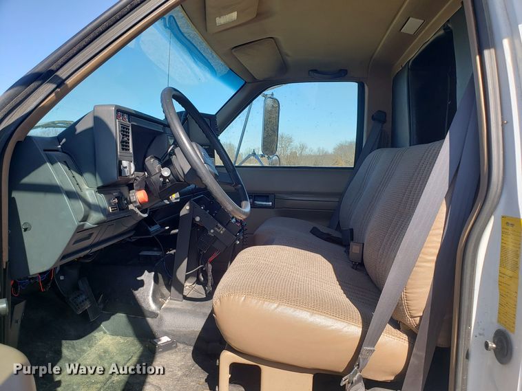 image for item GA9338 1998 Chevrolet C6500 command center truck