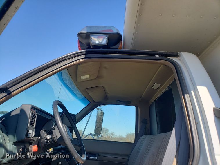 image for item GA9338 1998 Chevrolet C6500 command center truck