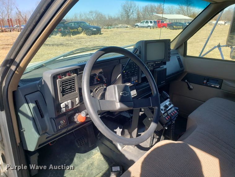 image for item GA9338 1998 Chevrolet C6500 command center truck