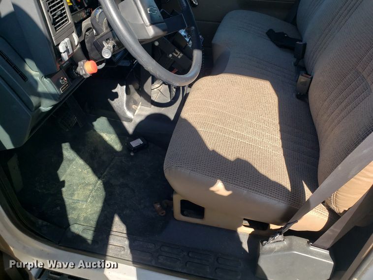 image for item GA9338 1998 Chevrolet C6500 command center truck