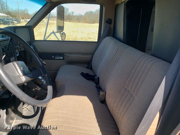 image for item GA9338 1998 Chevrolet C6500 command center truck
