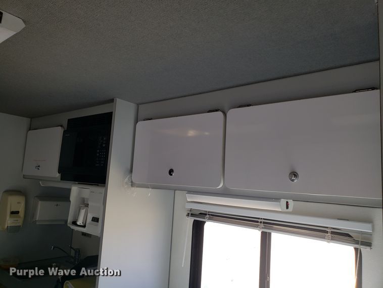 image for item GA9338 1998 Chevrolet C6500 command center truck