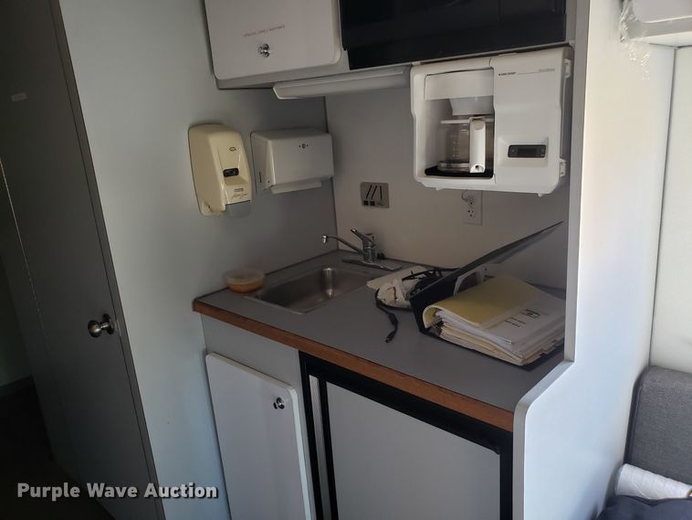 image for item GA9338 1998 Chevrolet C6500 command center truck