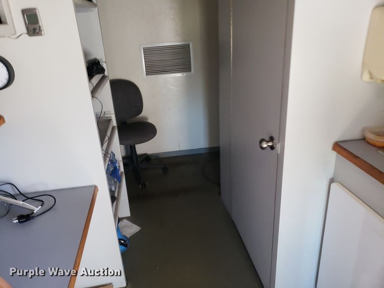 image for item GA9338 1998 Chevrolet C6500 command center truck