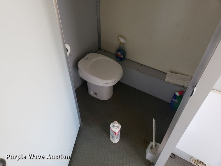 image for item GA9338 1998 Chevrolet C6500 command center truck