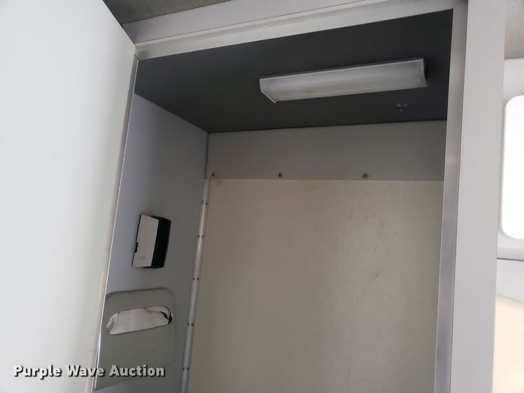 image for item GA9338 1998 Chevrolet C6500 command center truck