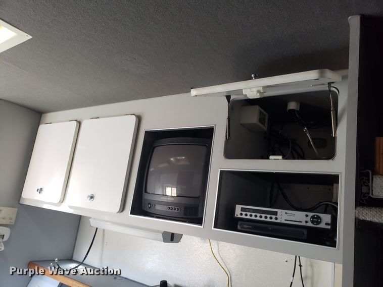 image for item GA9338 1998 Chevrolet C6500 command center truck