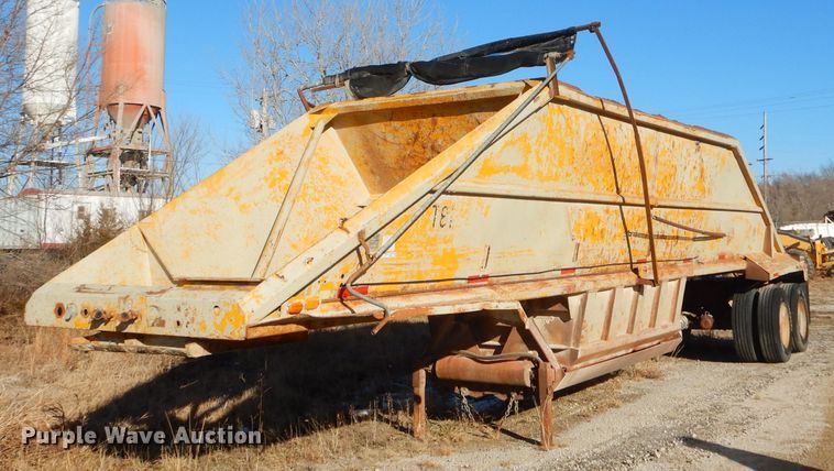 image for item GB9582 1976 Load bottom dump trailer