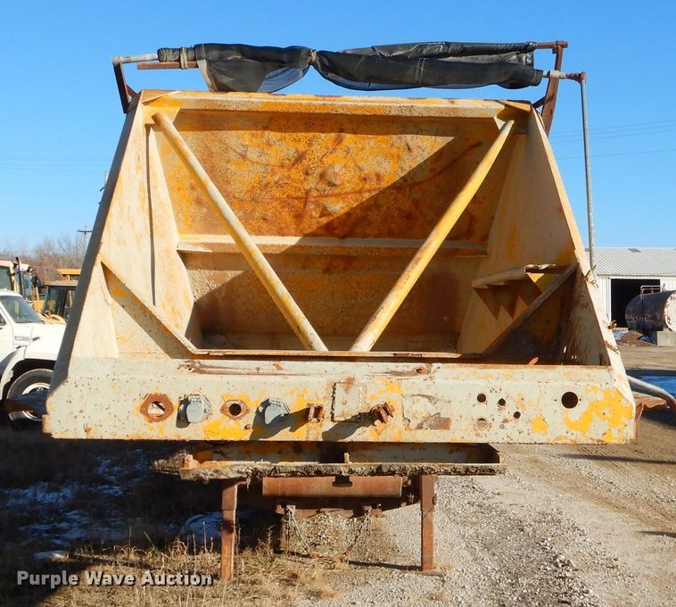 image for item GB9582 1976 Load bottom dump trailer