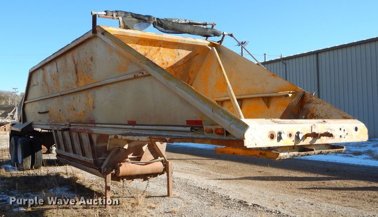 image for item GB9582 1976 Load bottom dump trailer