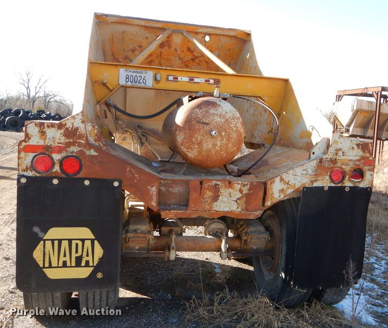 image for item GB9582 1976 Load bottom dump trailer